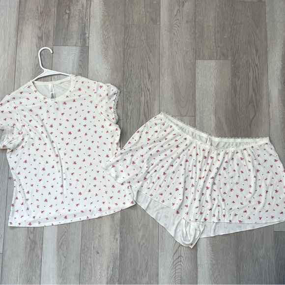 SKIMS Other - Skims Pajama Set modal floral tshirt shorts womens White (size 2x) loungewear
